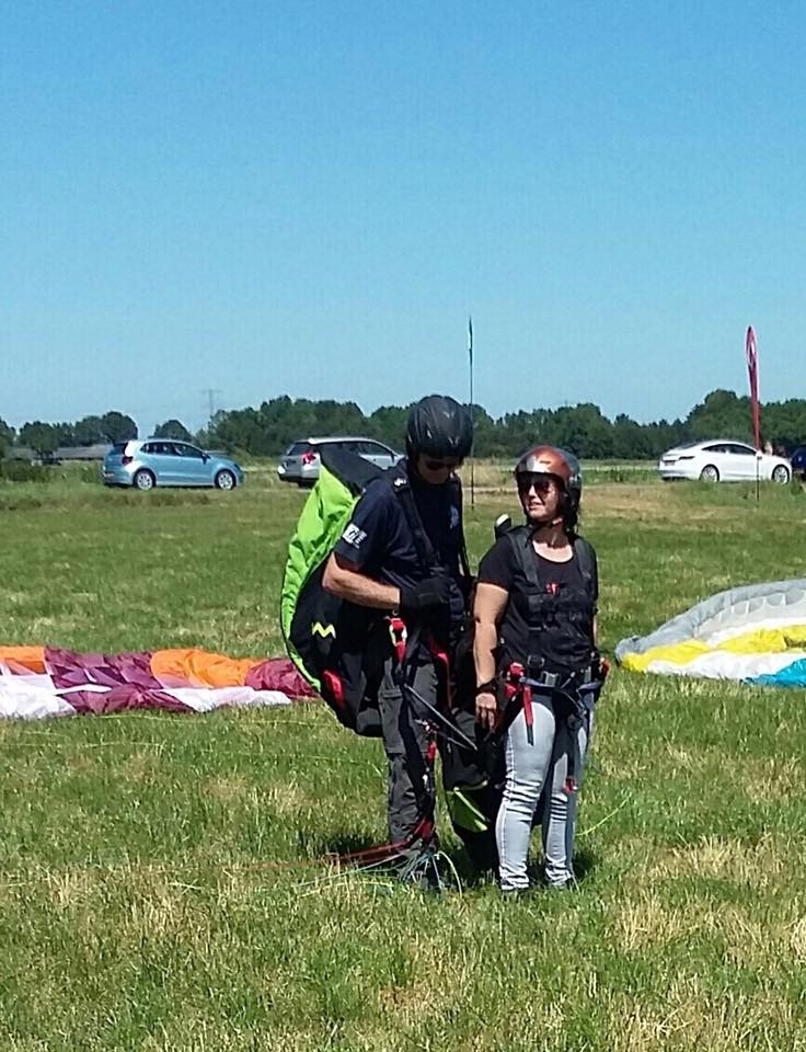 Tandem paragliding